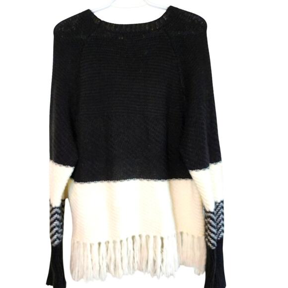 Chic Long Sleeve Sweater with Fringed Bottom - Kayla's Armoire - Size Medium - Picture 4 of 7